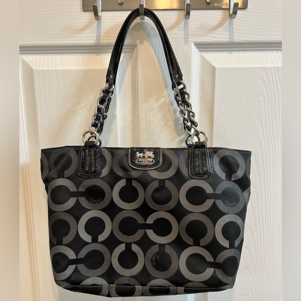 Beautiful Coach Signature Logo Handbag